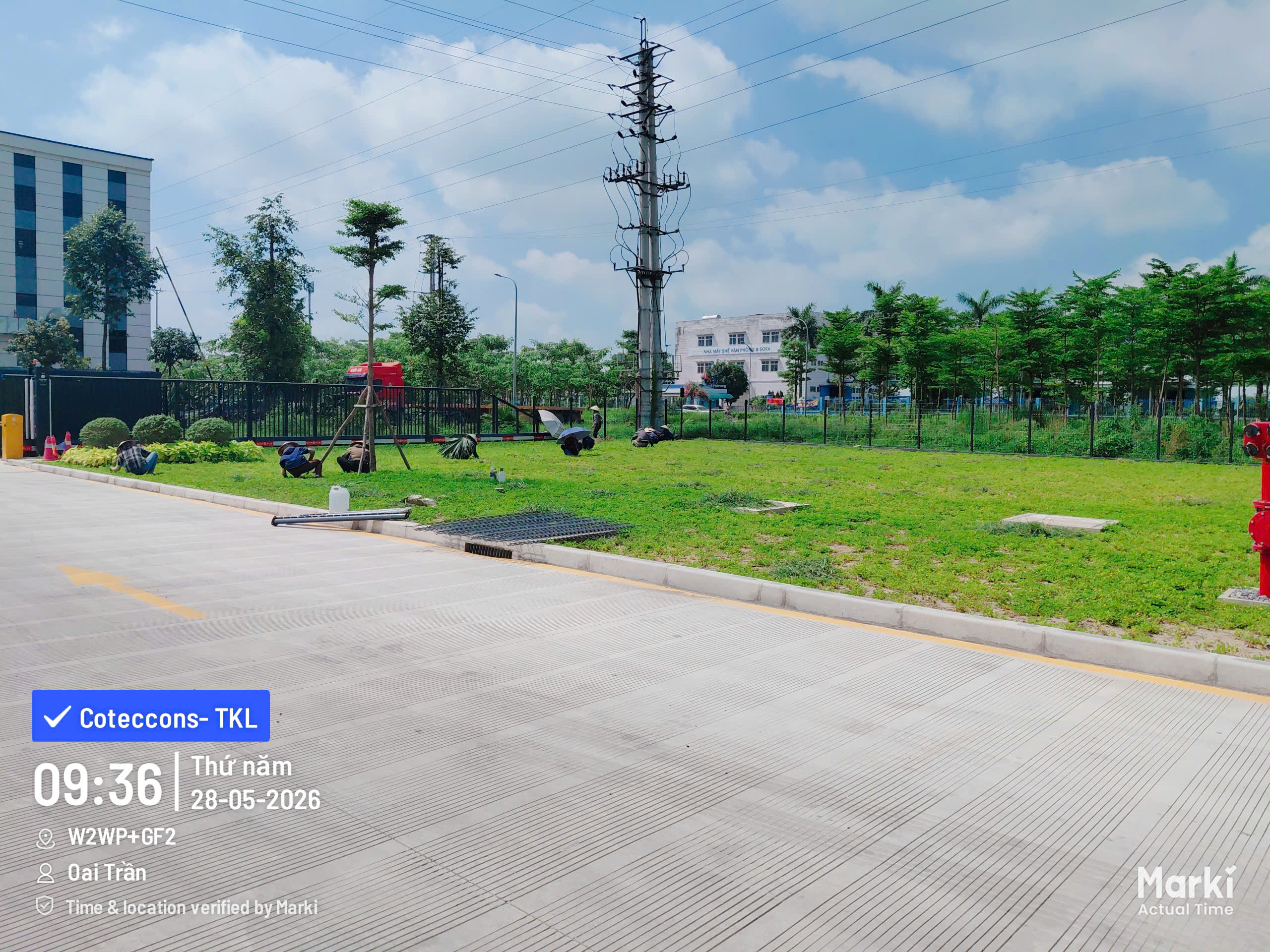 Chăm sóc những khoảng xanh quanh công trình