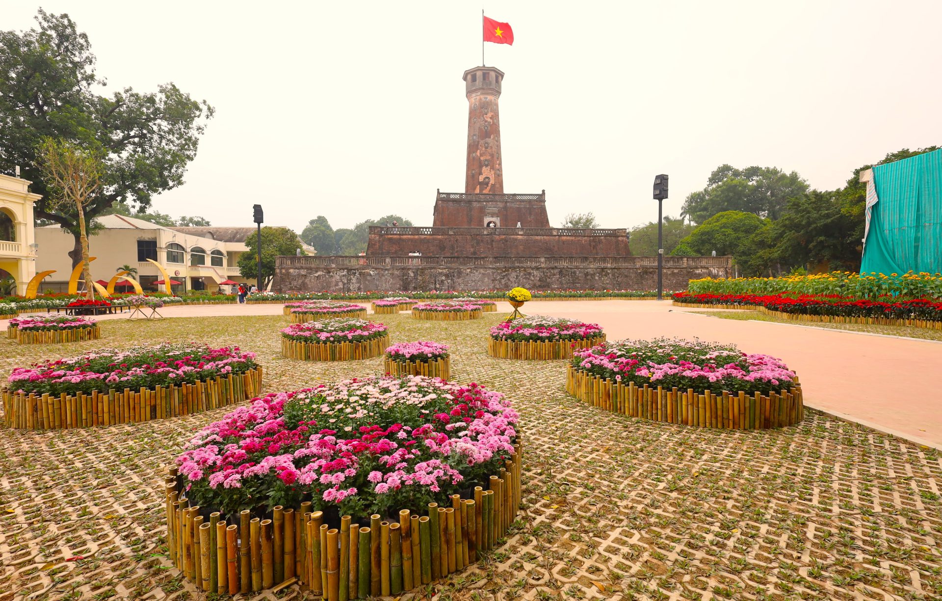 Thi công đường hoa Hoàng thành Thăng Long 2026